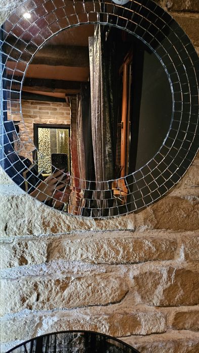 Маса за хранене.Шкаф,скрин,нощни шкафчета. Дизайнерска!