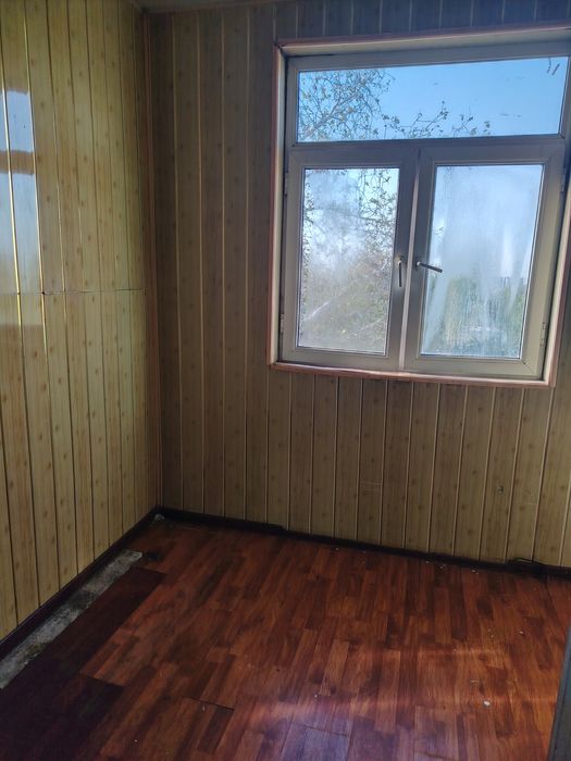 1 xonali kvartira sotiladi radugada