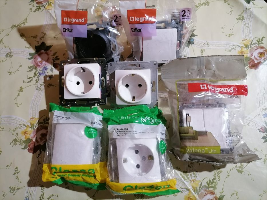 Розетки, выключатели.