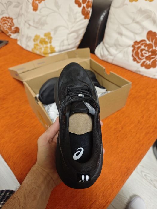 Asics NovaBlast 5 42/ 42.5 Нови! Топ модел за бягане !