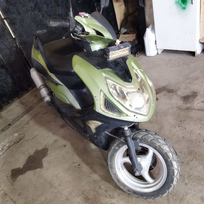 Продам скутер Рейсер