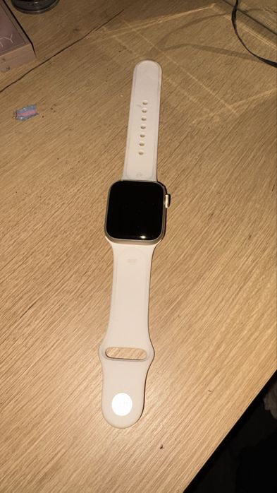 apple watch SE (2025) GPS + cellular carcasa starlight 40mm
