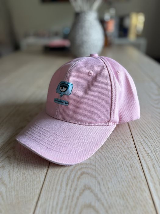 Шапка с козирка Chiara Ferragni