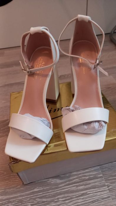 Продам босоножки отличные