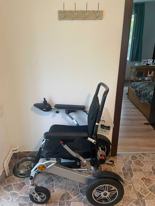 Vand Scaun cu rotile electric pliabil KAKIGO 150 kg