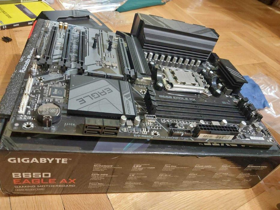 AMD Ryzen 5 7600X + Gigabyte B650 Eagle AX Wi-Fi