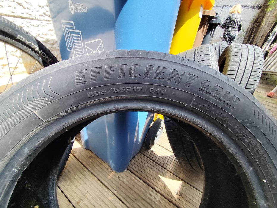 Vând  cauciucuri
