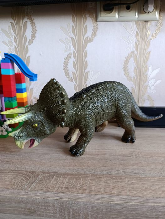 Динозавры игрушки