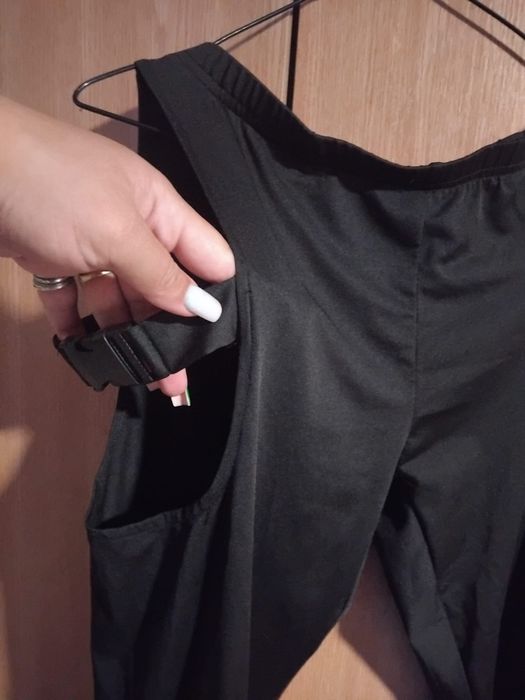 Compleu pantaloni de piele si top elegant