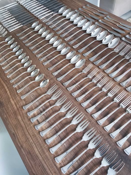 Tacamuri din argint masiv 800 pentru 12 persoane din anii 1900