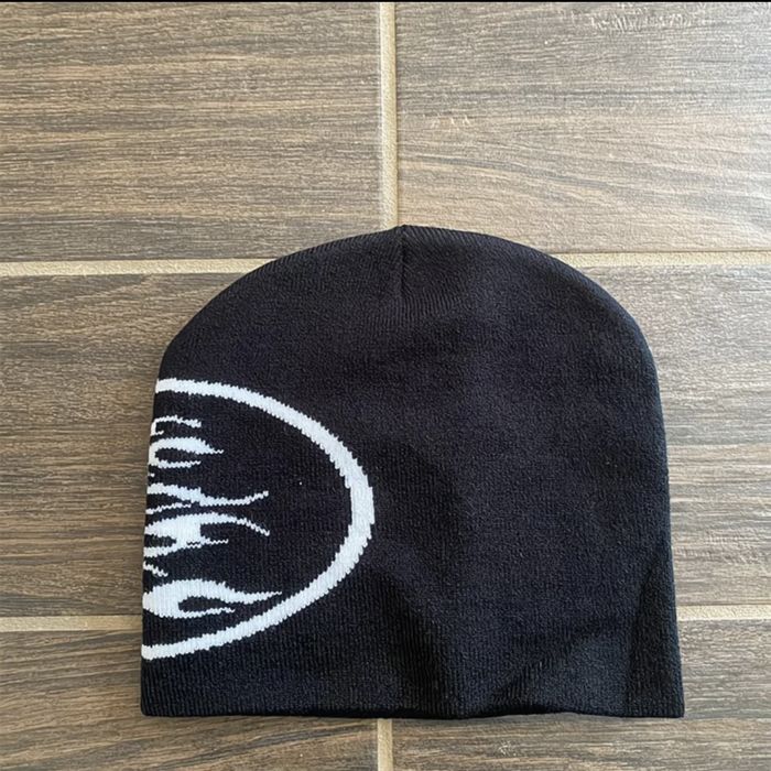 Шапка HellStar чёрная и белая