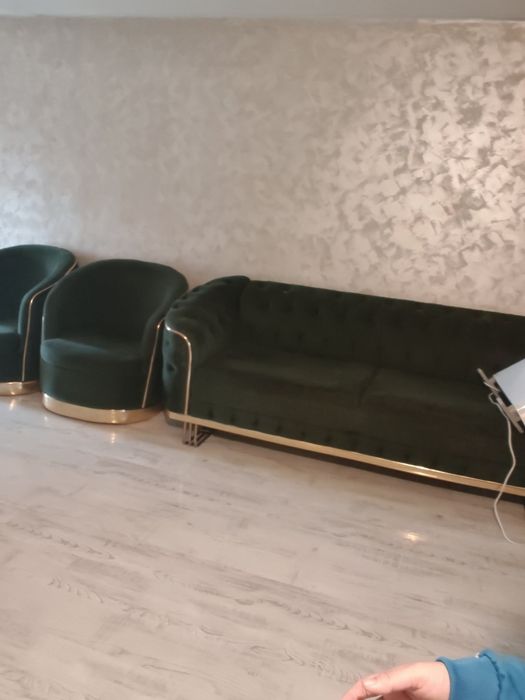 Vând canapea cu fotolii