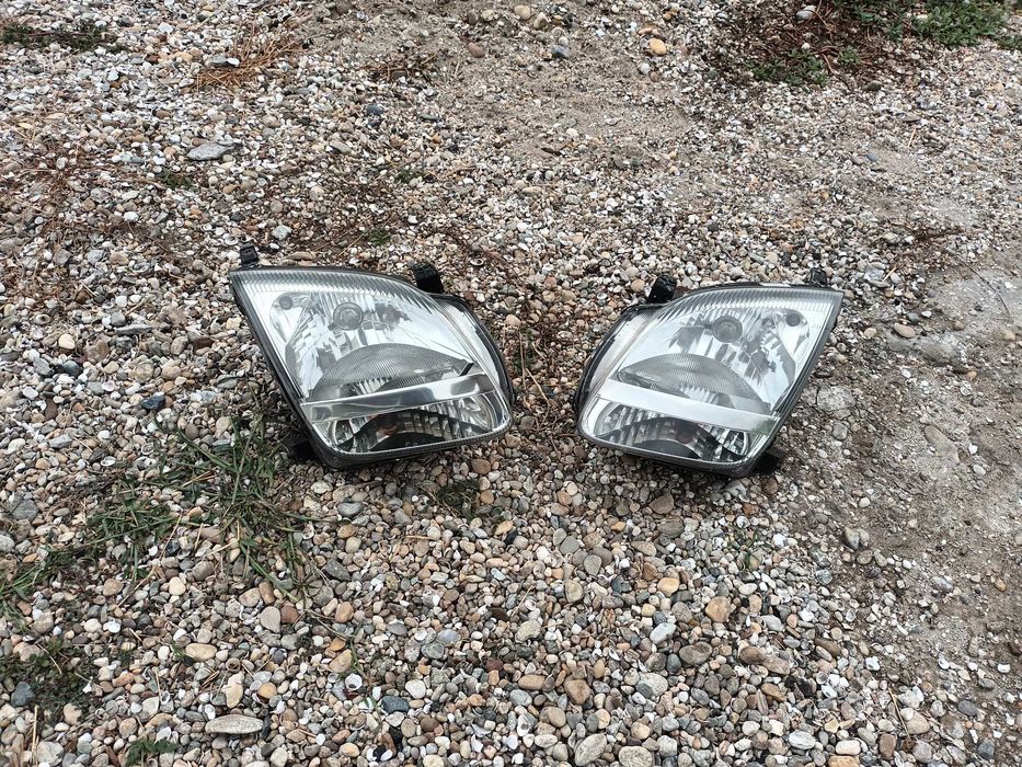 ляв  десен фар за сузуки игнис субару джъсти SUZUKI IGNIS SUBARU JUSTY