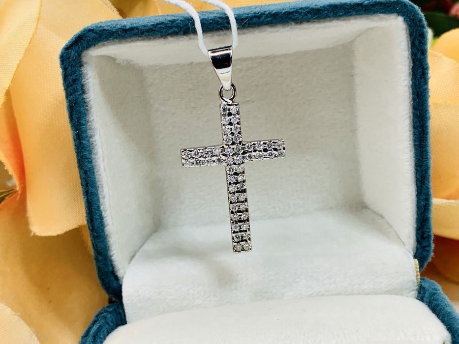 Классический золотой кулон – Крест Христианский с бриллиантами