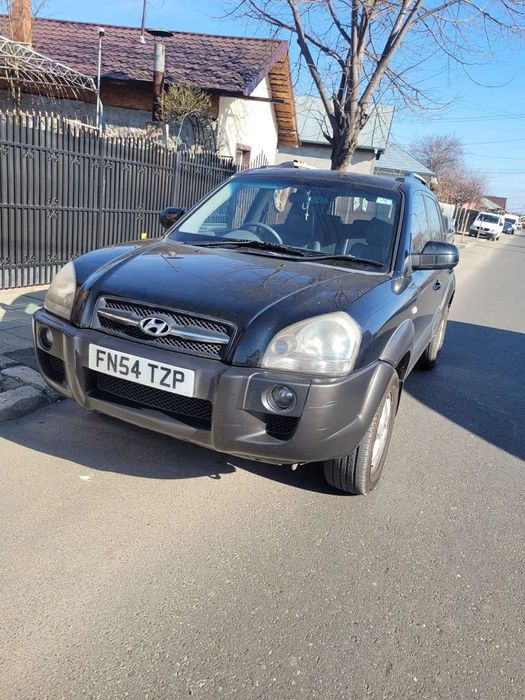 dezmembram hyundai tucson 2.0 crdi 4x4 2005 bara fata/capota/aripi/far