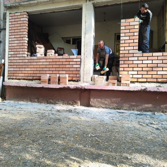 Кирпичный кладка балконов и перегородки любой сложности кирпича