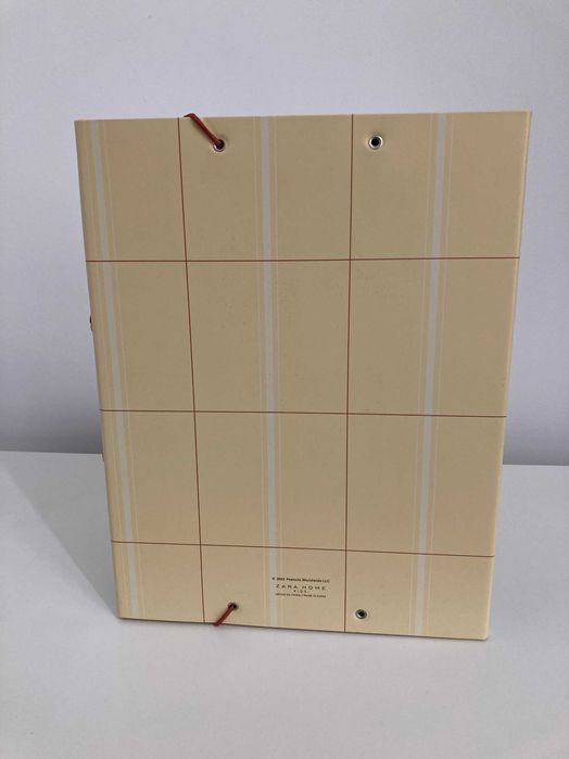 Картонена папка със Снупи Snoopy на Zara Home