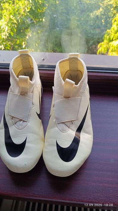 Adidași- crampoane- pt fotbal Nike mărimea 34