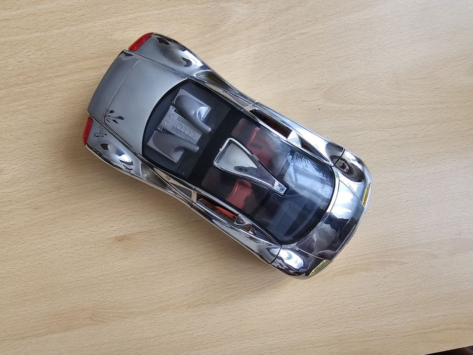 Vand macheta scara 1/18 Audi Avus crom producator Revell