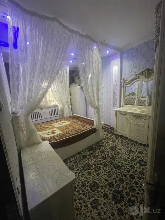 Янгихаёт Тумани Спутник 16да 4 Хона 5 Хона килинган  Квартира Сотилади