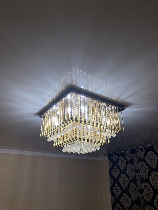 продам двери,кровать,люстру,шкаф