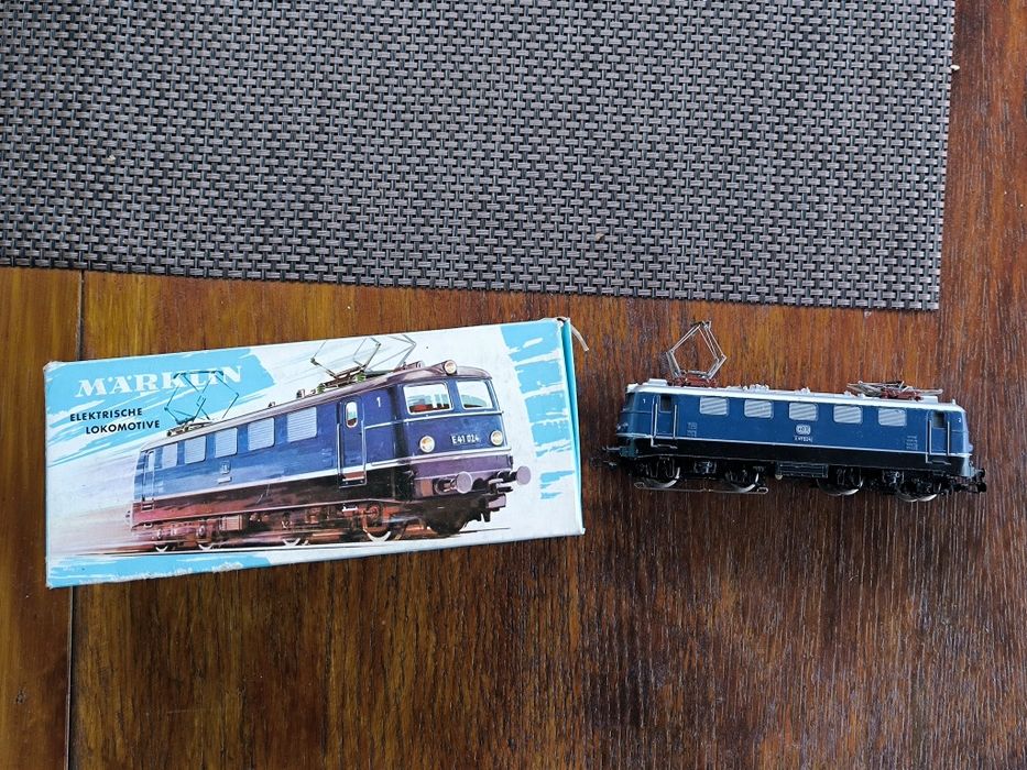 Colectie macheta trenulete Marklin, aprox 50 de piese locomotive si vagoane