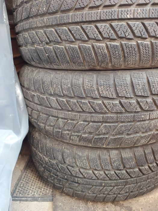 Set 4 anvelope iarnă 205/60R15, DOT 2014, profil 80 %!