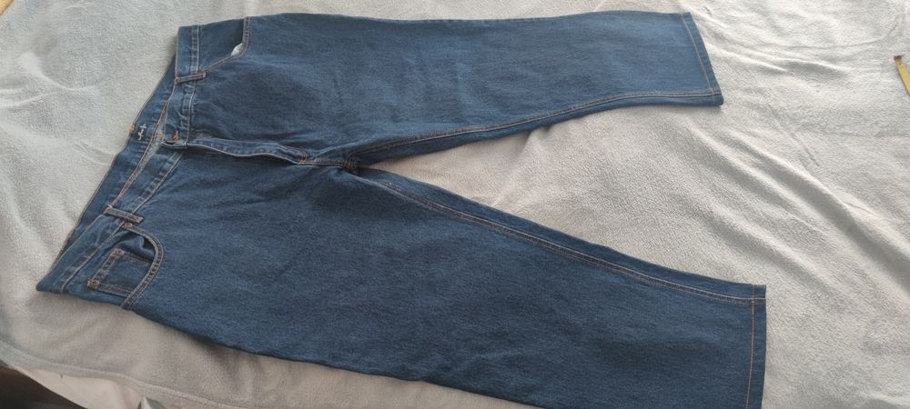 Vând blugi noi mărimea 60