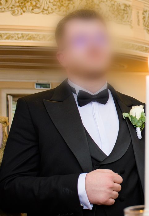 Costum pentru nuntă