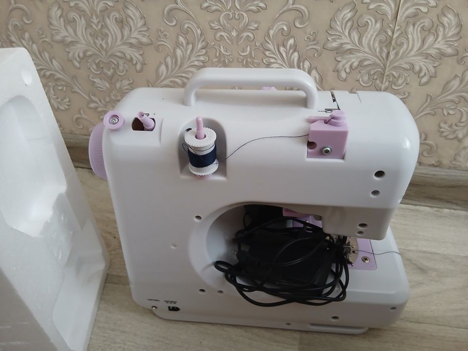 Швейная машинка 8000