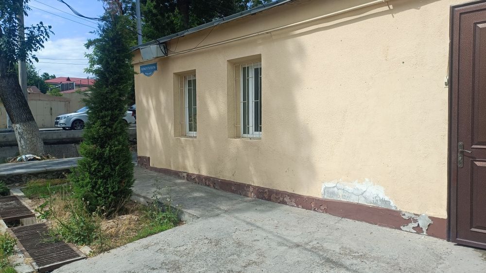 Дом вдоль дороги, Яккасарайский район.