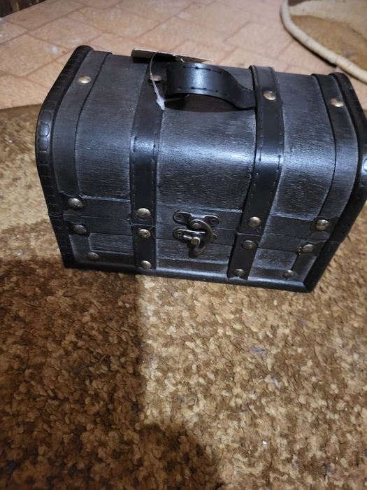 Vand doua cutii de bijuterii rustice noi