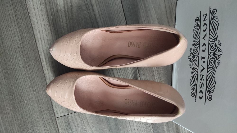 Продам туфли на скрытой платформе