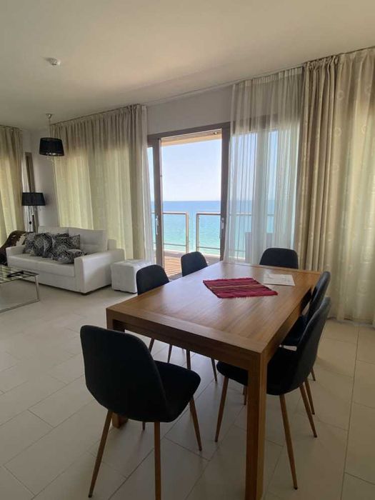 Четиристаен апартамент на първа линия в комплекс Йоо България