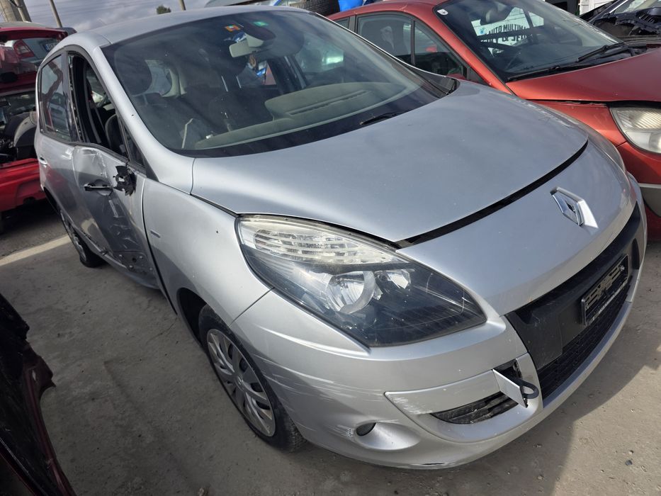 Dezmembrez Renault Scenic 3 motor cutie bara trager far capota haion