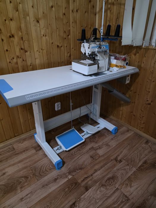 Оверлок Jack e3 продам.