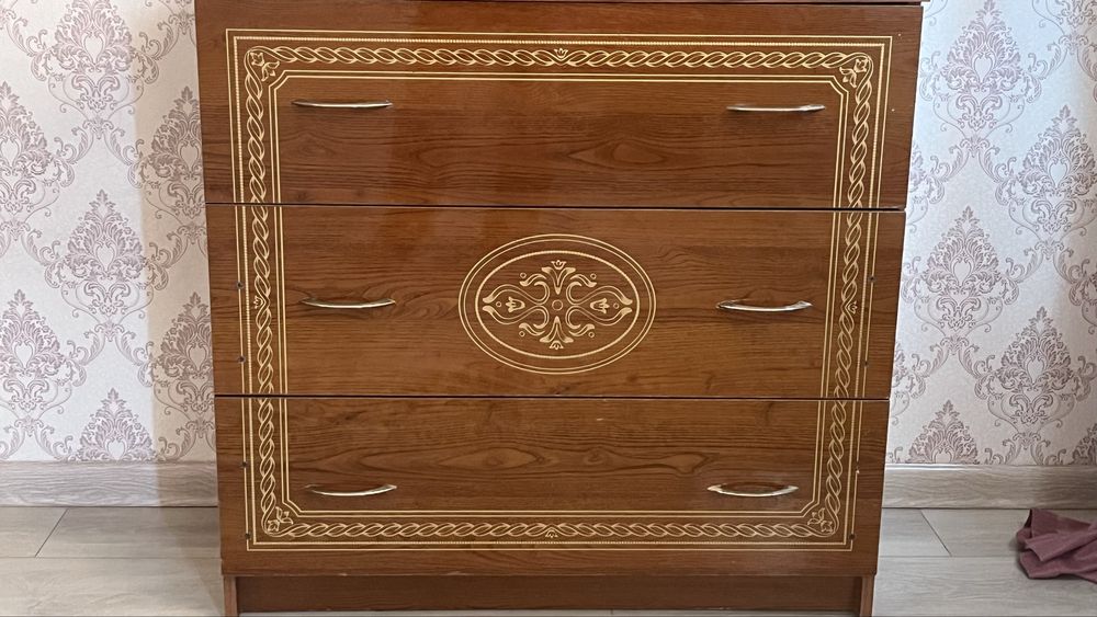 Тумбочка деревянная