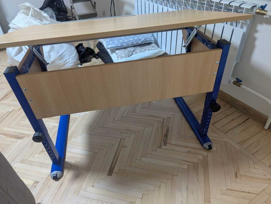 парта/стол для ученика.