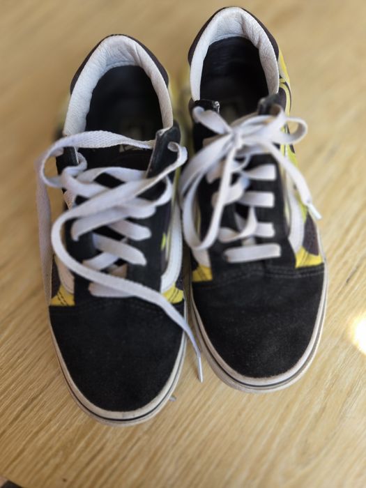 Велурени кецове Vans