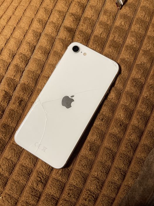 iPhone SE 2020 64Gb 72%акб
