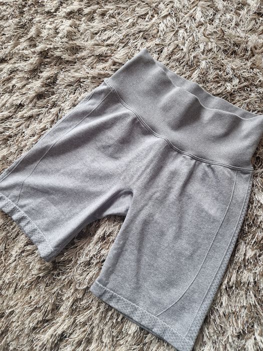 Colanți sport modelatori cu scrunch