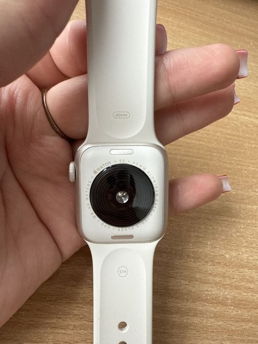 Продам Apple Watch SE 40 мм (новые)