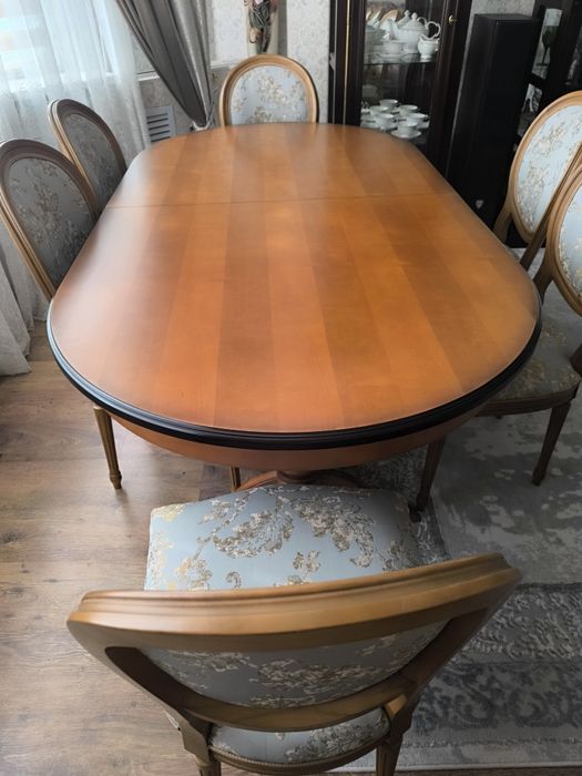 Стол со стульями