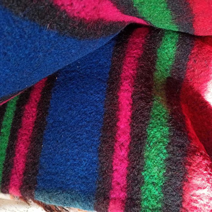 Кичени халища, пъстри козяци и  китеник !