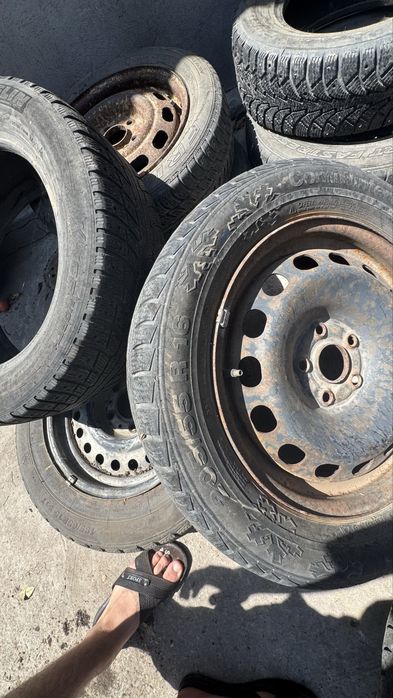 Привозные шины 2 штук 205/55 R16 диски на ауди в подарок