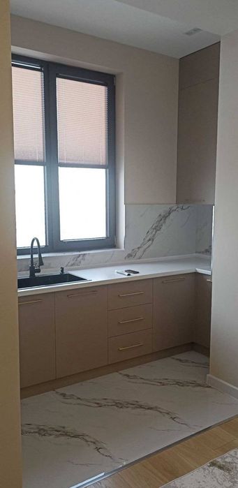 Срочно Продаётся ШРуставели 2/11/12 евро ремонт с мебелью техникой !