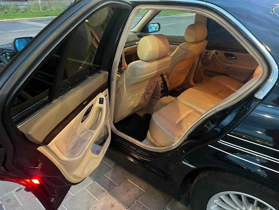 BMW E38 V8 Vehicul istoric