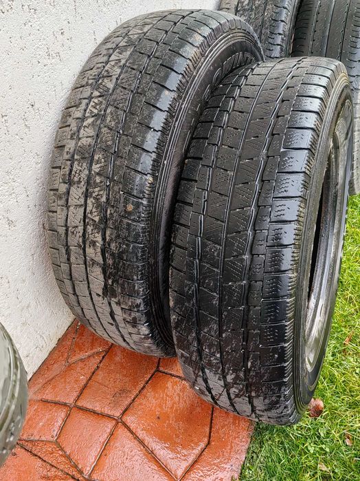 Vand 2 anvelope 205 75 16c si 2 anvelope 205 65 16c