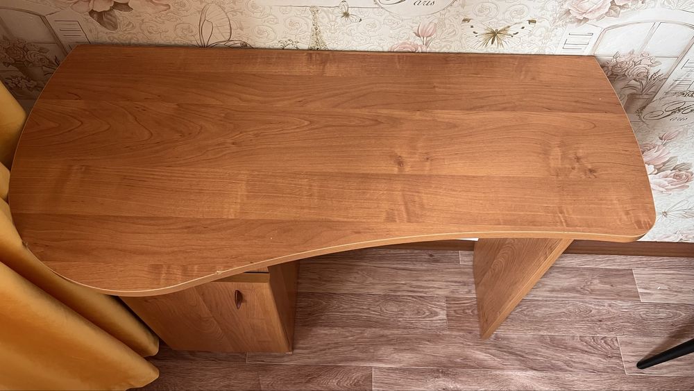 Стол письменный (маленький)