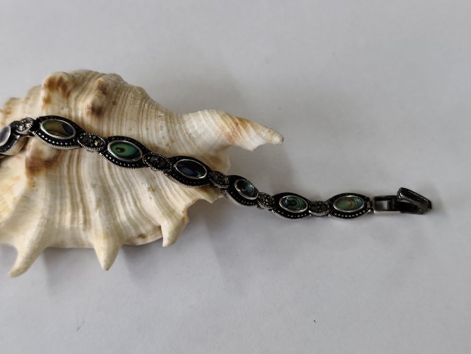 Сребърна гривна с кралски седеф